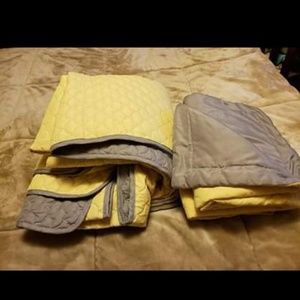 King size quilt and 2 king shams